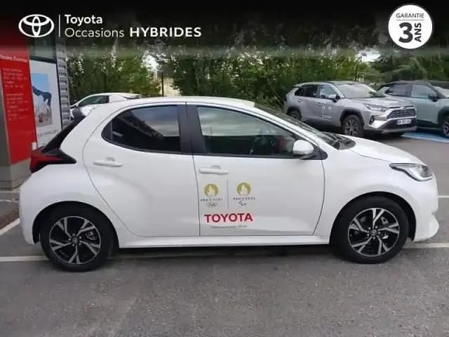 Occasion Toyota Yaris Hybrid Design 92 ch (67 kW) 2025 Blanc Berline