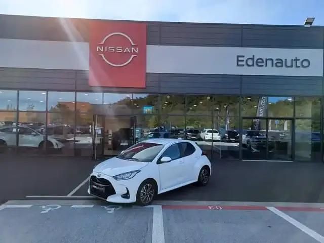 Blanc Utilisé 2023 Toyota Yaris Berline | 18 900 € - Image 1/4