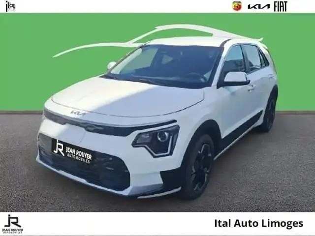 Blanc Occasion 2023 Kia Niro Motion SUV | 25 490 € - Image 1/4