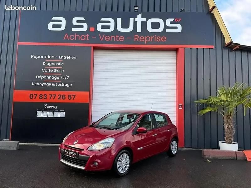 Rouge Occasion 2009 Renault Clio III Citadine | 4 990 € (Prix juste) - Image 1/4