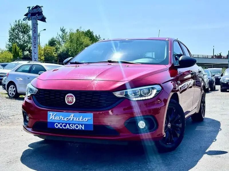 Rouge Utilisé 2020 Fiat Tipo Street Berline | 8 990 € (Bon prix) - Image 1/4