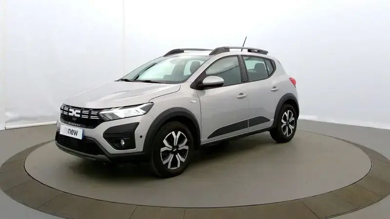 Gris Utilisé 2024 Dacia Sandero Expression Citadine | 16 490 € (Prix juste) - Image 1/4