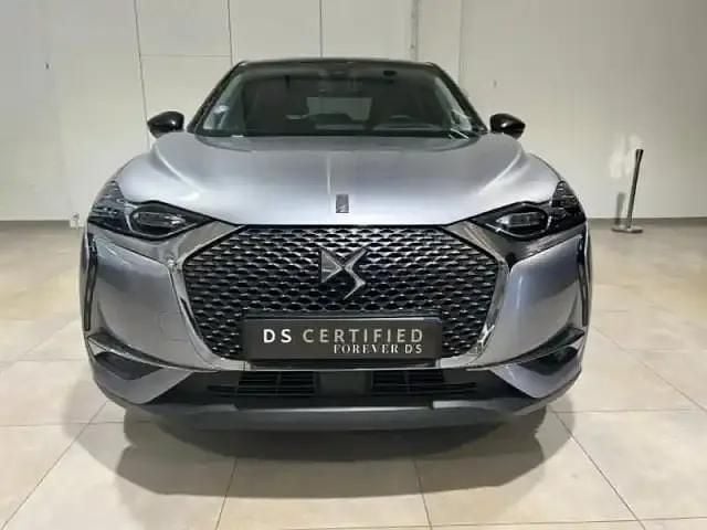 Gris artense (m) toit noir onyx Occasion 2019 DS Automobiles DS3 Crossback Grand Chic SUV | 14 986 € (Prix juste) - Image 1/3