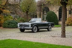 Vert Occasion 1967 Mercedes 250 Cabriolet | 195 000 € - Image 1/4