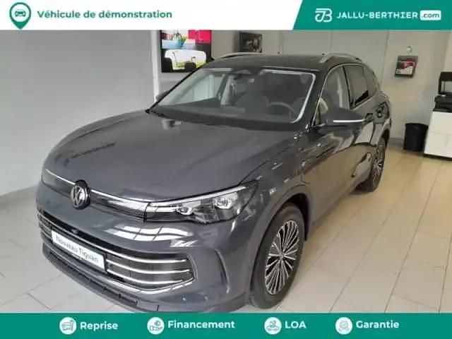 Gris Nouvelle 2025 VW Tiguan Elegance SUV | 51 990 € (Prix assez cher) - Image 1/4