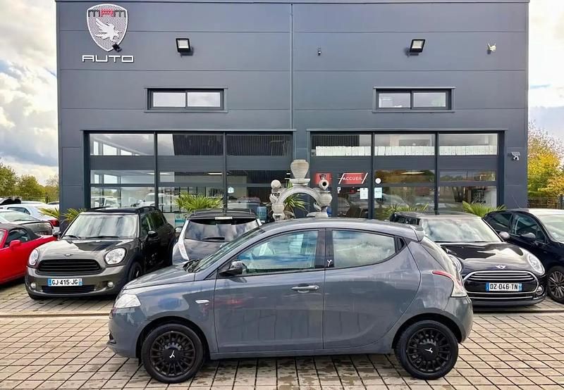 Gris Utilisé 2014 Lancia Ypsilon Citadine | 6 490 € - Image 1/4