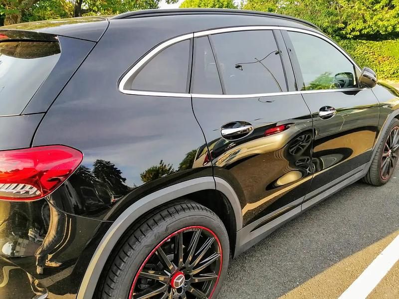 Noir Utilisé 2020 Mercedes GLA200 AMG line SUV | 33 500 € (Prix juste) - Image 1/4