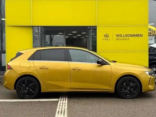Occasion Opel Astra Business 2022 Jaune kult métallisé/toit noir karbon Berline