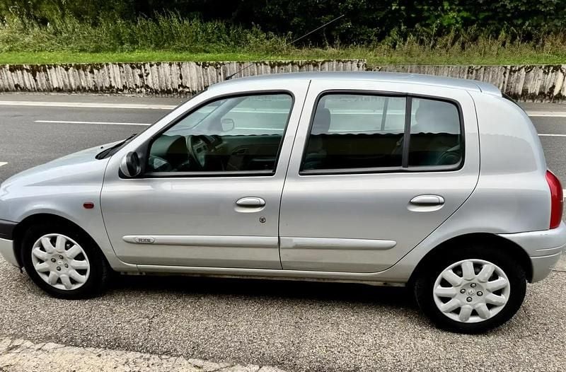 Gris Utilisé 2001 Renault Clio II Extreme Berline | 1 900 € (Bon prix) - Image 1/4
