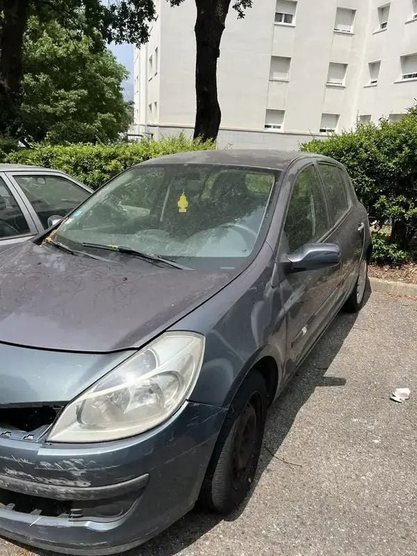 Utilisé 2008 Renault Clio II Berline | 2 000 € (Super prix) - Image 1/4