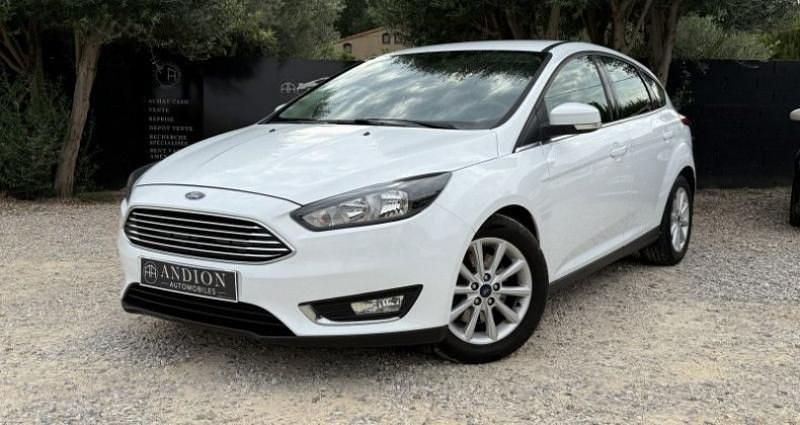 Blanc Utilisé 2015 Ford Focus Titanium Berline | 12 990 € (Prix juste) - Image 1/4
