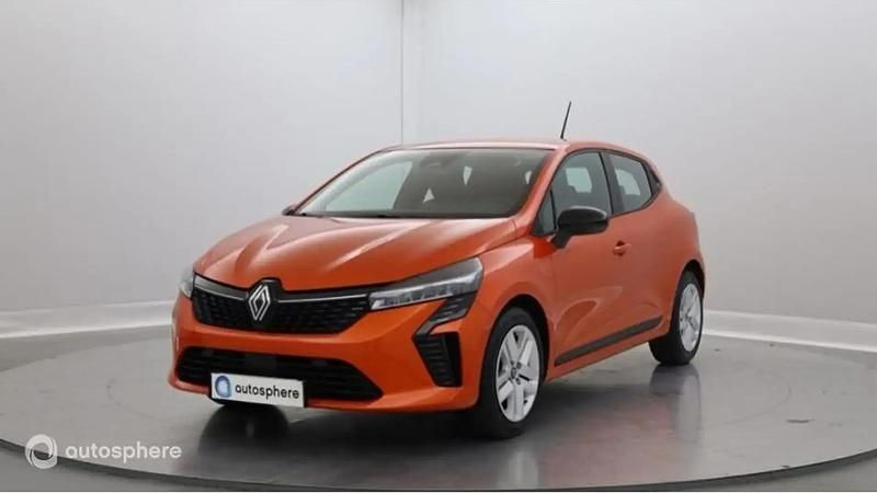Orange Utilisé 2023 Renault Clio V Evolution Berline | 15 499 € (Prix juste) - Image 1/4