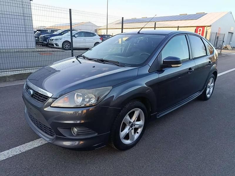 Gris Occasion 2010 Ford Focus Berline | 2 900 € (Prix assez cher) - Image 1/4