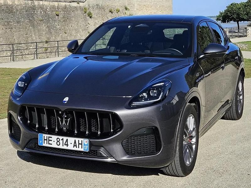 Gris Utilisé 2023 Maserati Grecale GT SUV | 79 800 € (Super prix) - Image 1/4