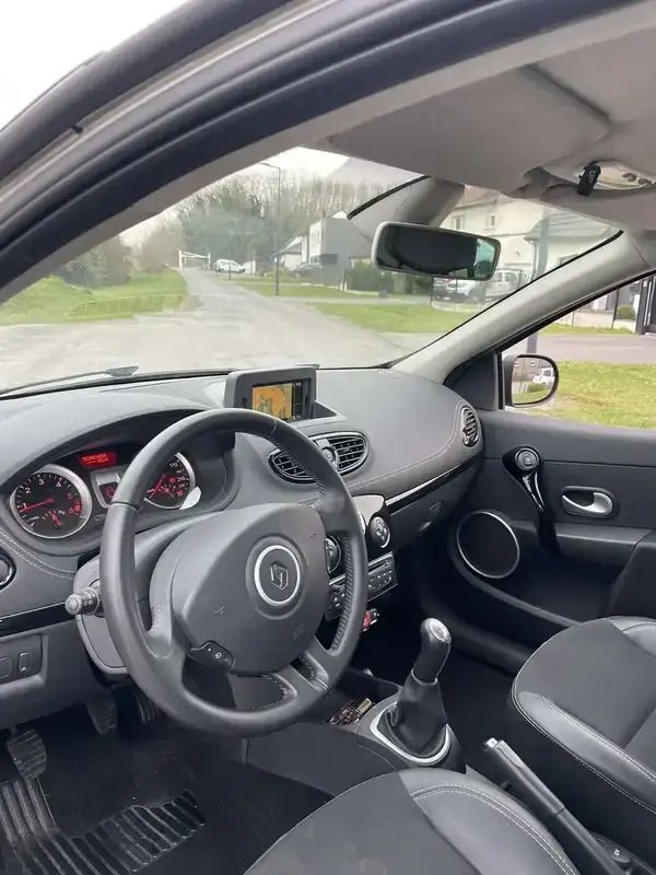 Utilisé 2011 Renault Clio III Night&Day Berline | 5 000 € (Prix juste) - Image 1/4
