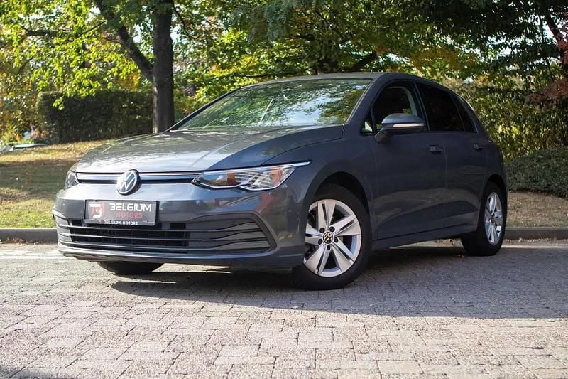 Gris Occasion 2021 VW Golf VIII Life Berline | 20 900 € (Prix juste) - Image 1/4