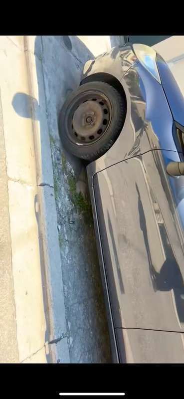 Image 4/4