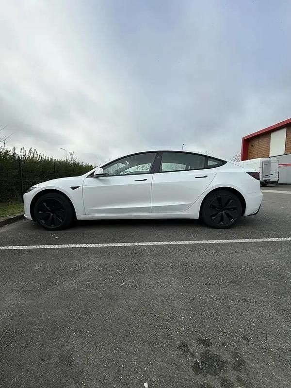 Utilisé 2024 Tesla Model 3 Berline | 39 800 € (Prix cher) - Image 1/4