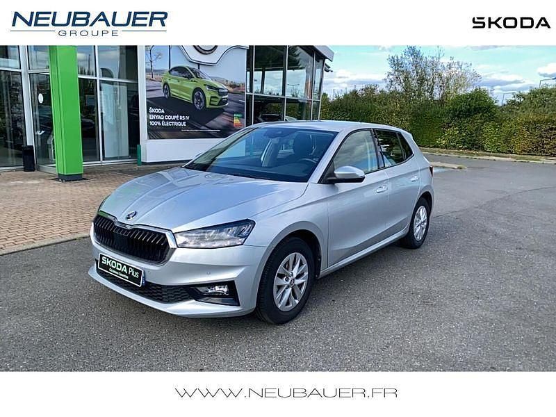 Gris Utilisé 2022 Skoda Fabia Ambition Berline | 15 990 € (Prix juste) - Image 1/4