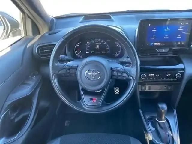 Occasion Toyota Yaris Cross Sport 2022 Blanc nacré/toit noir SUV