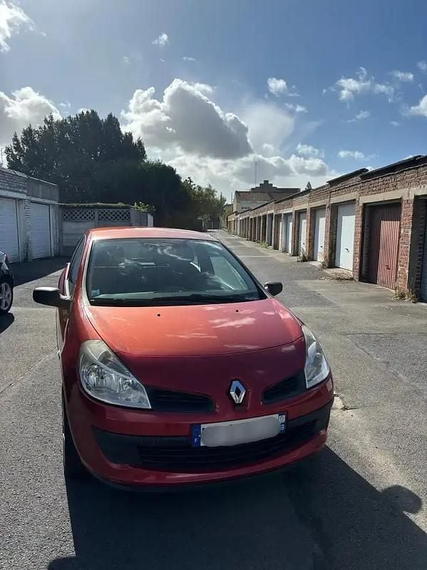 Utilisé 2007 Renault Clio II Authentique Berline | 3 000 € (Prix juste) - Image 1/4