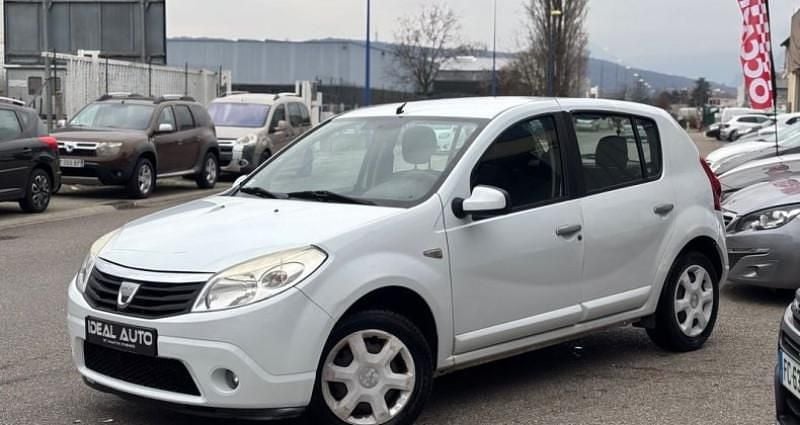 Occasion 2009 Dacia Sandero Lauréate Citadine | 4 490 € (Prix juste) - Image 1/4