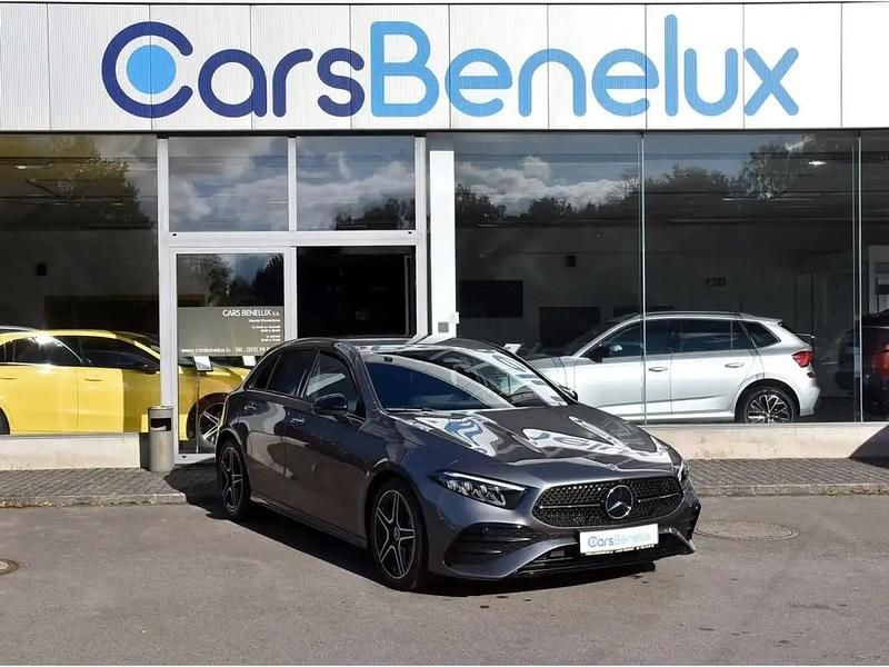 Gris Nouvelle 2025 Mercedes A200 AMG line Berline | 39 897 € (Prix juste) - Image 1/4