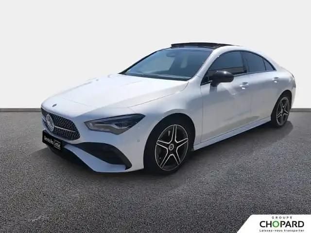 Blanc Utilisé 2024 Mercedes CLA220 Berline | 43 990 € - Image 1/4