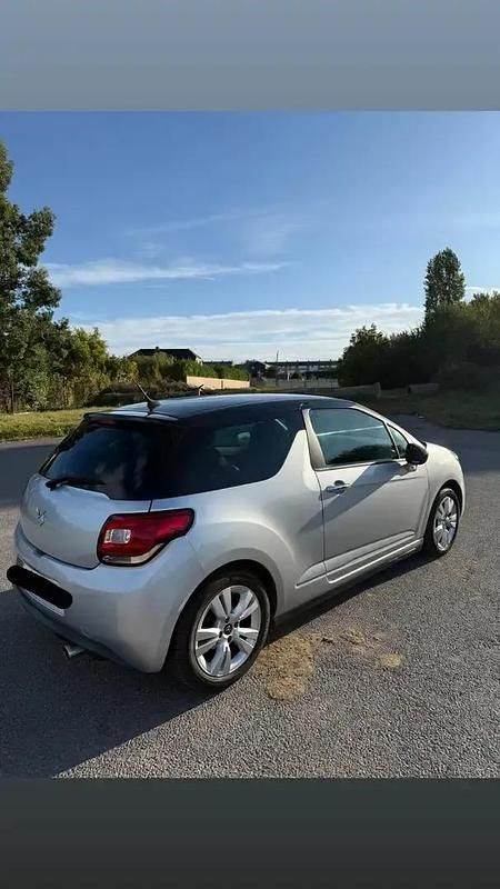 Utilisé 2011 Citroën DS3 So Chic Berline | 6 000 € (Bon prix) - Image 1/4