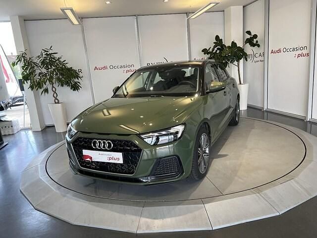 Vert district métallisé noir mythe métallisé Nouvelle 2025 Audi A1 Sportback Design Citadine | 27 490 € (Prix juste) - Image 1/4