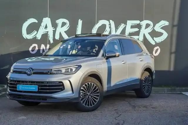 Gris Occasion 2025 VW Tiguan SUV | 46 980 € (Prix cher) - Image 1/4