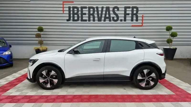 Blanc Utilisé 2022 Renault Mégane Equilibre Berline | 22 999 € (Prix juste) - Image 1/4