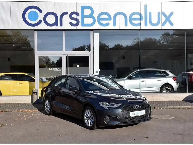 Gris Utilisé 2022 Audi A3 Sportback Sport Berline | 26 480 € (Bon prix) - Image 1/4