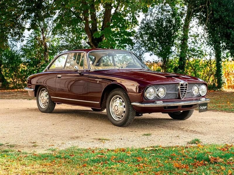 Rouge Occasion 1964 Alfa Romeo 2600 Sprint Coupé | 57 000 € - Image 1/4