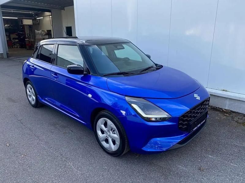 Bleu Occasion 2024 Suzuki Swift Citadine | 18 990 € (Prix assez cher) - Image 1/4