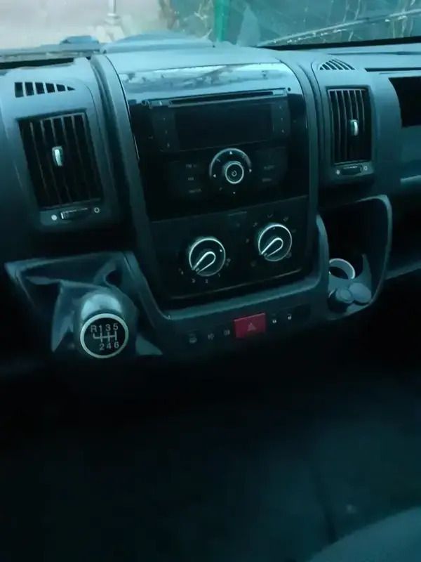 Image 2/4