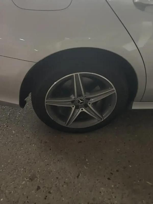 Argent Utilisé 2020 Mercedes E300 Sportline Berline | 32 000 € - Image 1/4