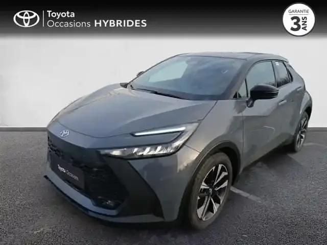 Gris météore métallisé biton Nouvelle 2025 Toyota C-HR SUV | 35 990 € (Prix juste) - Image 1/4