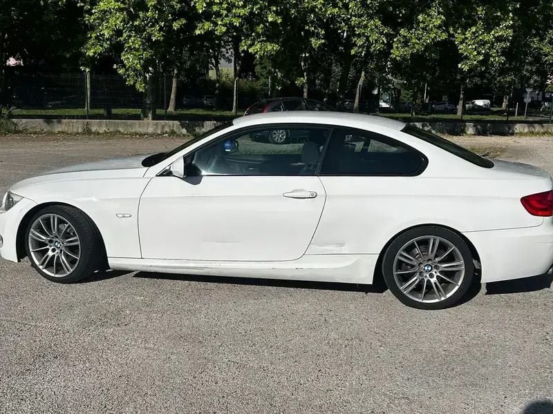Blanc Utilisé 2010 BMW 320 Coupé | 9 500 € - Image 1/4