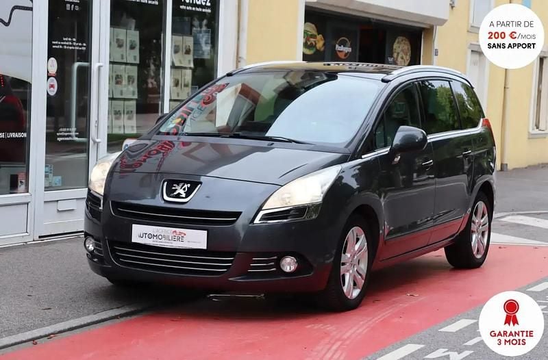 Gris Utilisé 2013 Peugeot 5008 Allure Monospace | 8 990 € (Prix juste) - Image 1/4