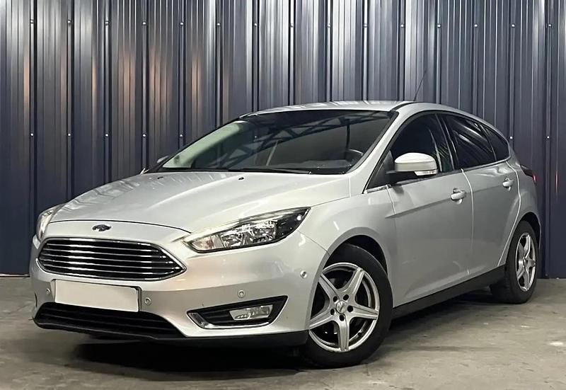 Gris Occasion 2017 Ford Focus Berline | 8 490 € (Prix juste) - Image 1/4