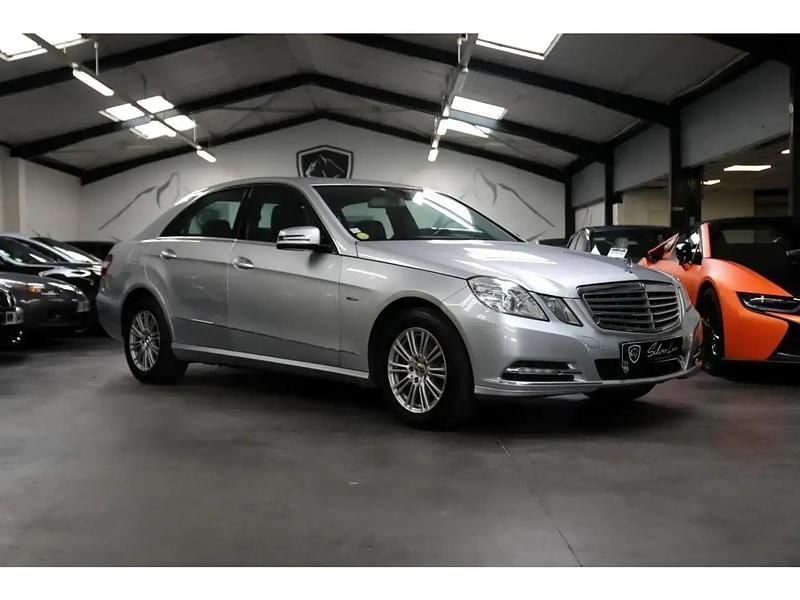 Gris Occasion 2012 Mercedes E220 Executive Berline | 11 990 € (Bon prix) - Image 1/4