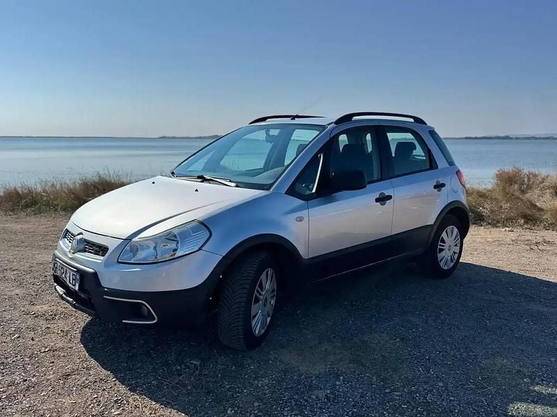 Gris Occasion 2011 Fiat Sedici Emotion SUV | 3 999 € - Image 1/4