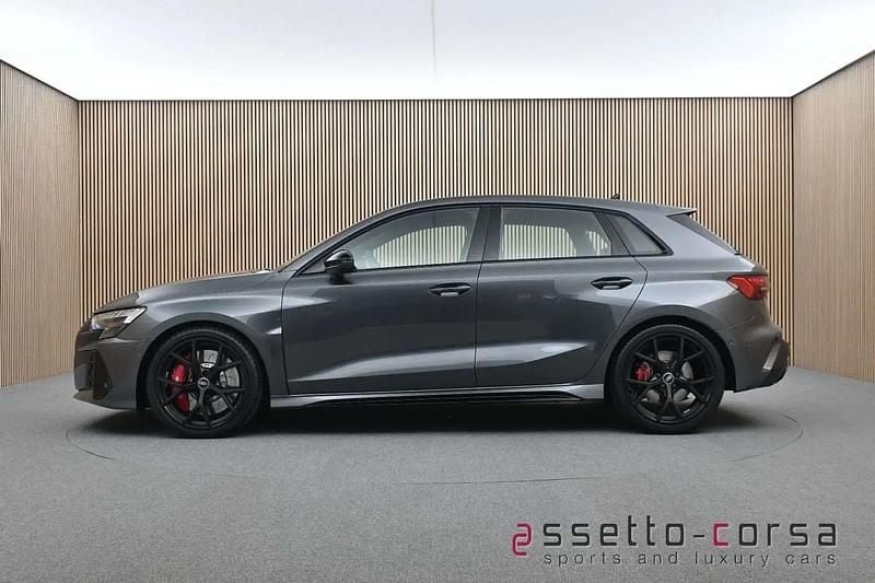 Gris Nouvelle 2025 Audi RS3 Sportback Sport Citadine | 70 666 € (Prix juste) - Image 1/4