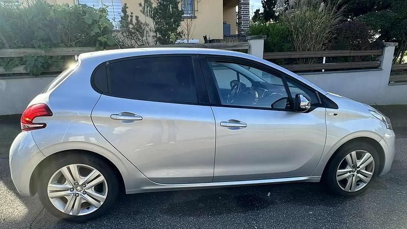 Argent Utilisé 2016 Peugeot 208 Style Citadine | 6 800 € (Prix juste) - Image 1/4