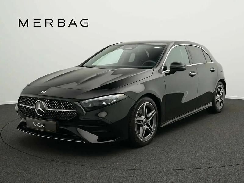 Noir Utilisé 2024 Mercedes A200 AMG line Berline | 36 912 € (Prix juste) - Image 1/4
