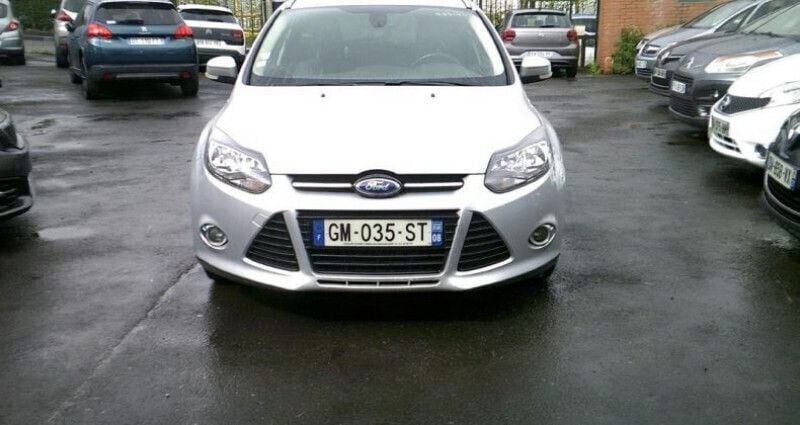 Gris Utilisé 2014 Ford Focus Titanium Berline | 9 980 € (Prix juste) - Image 1/4
