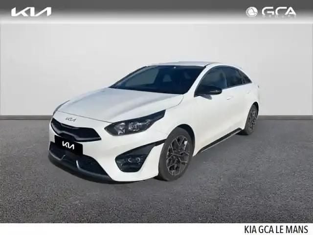 Blanc sensation nacré Utilisé 2022 Kia ProCeed GT-Line Citadine | 26 990 € - Image 1/4