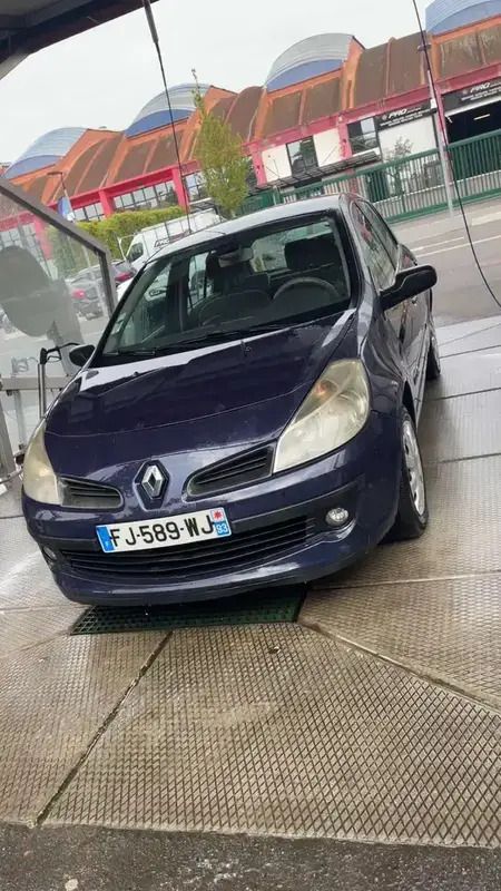 Bleu Utilisé 2006 Renault Clio II Dynamique Berline | 2 250 € (Prix juste) - Image 1/4