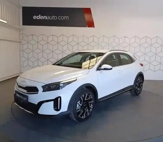 Deluxe white Nouvelle 2025 Kia XCeed Active SUV | 27 900 € (Prix assez cher) - Image 1/4